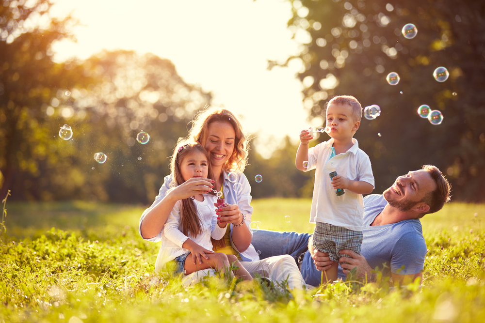 Family_Playing_With_Bubbles